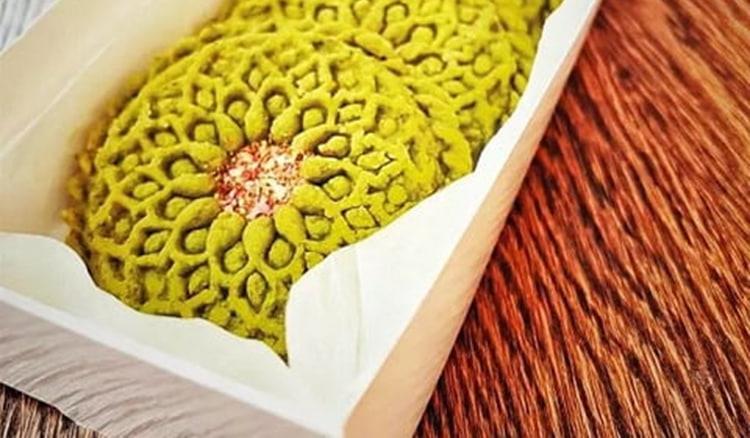 کلمپه کرمانی با مغز پسته؛ شیرینی خوشمزه با طعمی ناب از کرمان