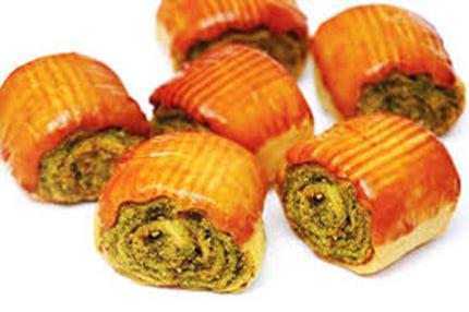 کلوچه قزوینی با مغز پسته؛ نغمهای شیرین از دل تاریخ و طعمهای اصیل