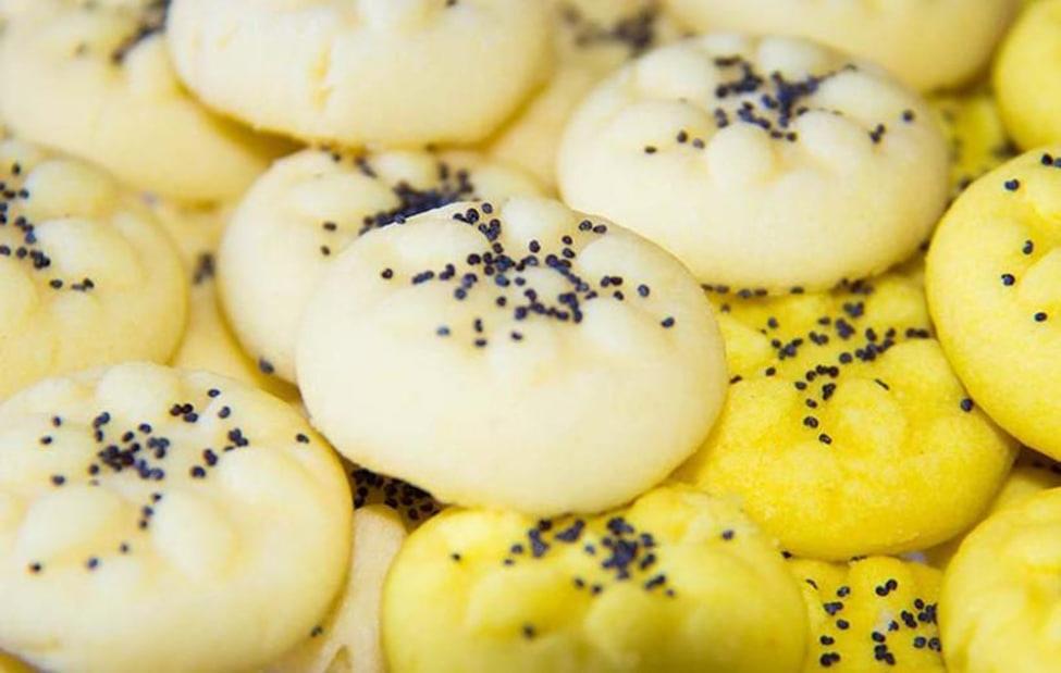 نان برنجی پسته ای کرمانشاهی؛ دل چسبی سنتی با طعمی خاص و خوشمزه